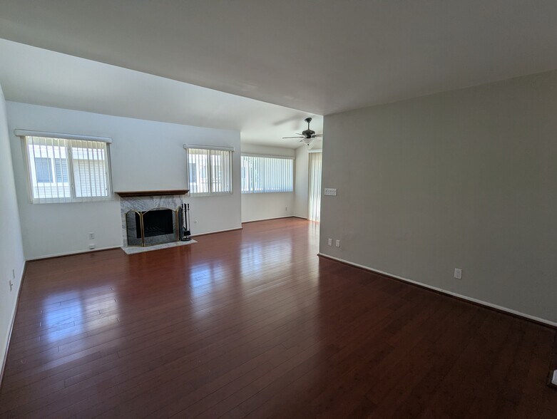 Building Photo - 22133 Burbank Blvd