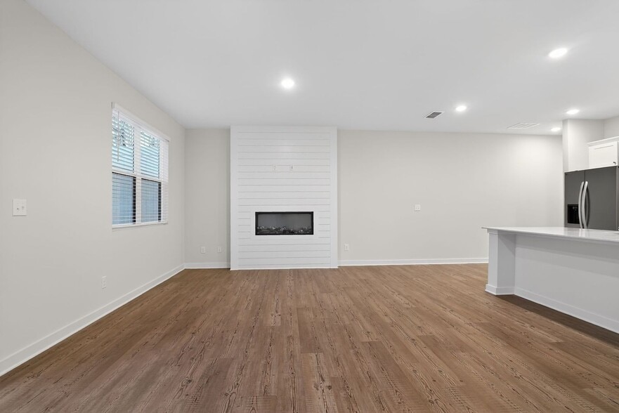 Building Photo - 1731 Harper Lily Ln