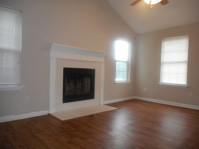 Building Photo - 3 Bedroom 2 Bath Near Fort Gordon in Hephzibah, GA