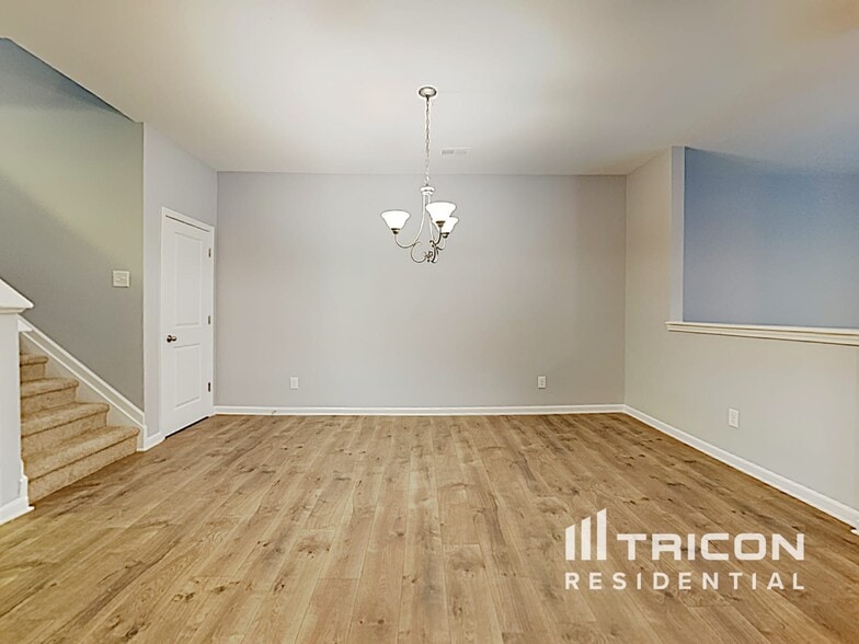 Building Photo - 3323 Lowland Dr