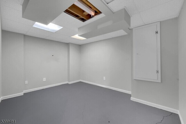 Building Photo - 107 Wimbledon Square