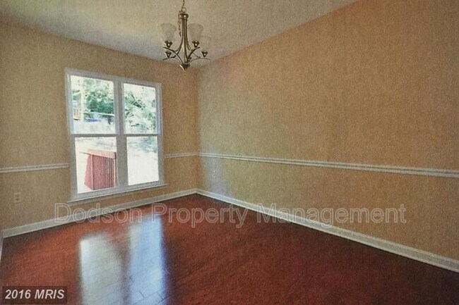 Building Photo - 8 Cathedral Ln