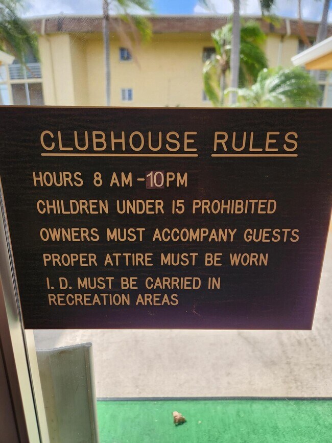 Building Photo - 600 Village Green Ct