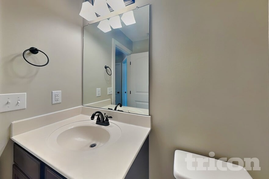 Building Photo - 3772 Windhaven Dr