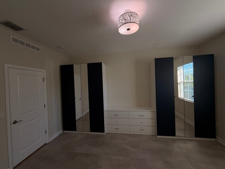 Building Photo - 4452 Seven Canyons Dr