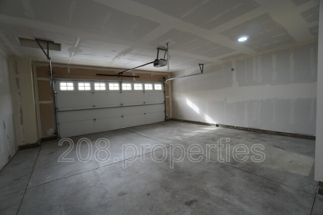 Building Photo - 4324 N Buckboard Pl