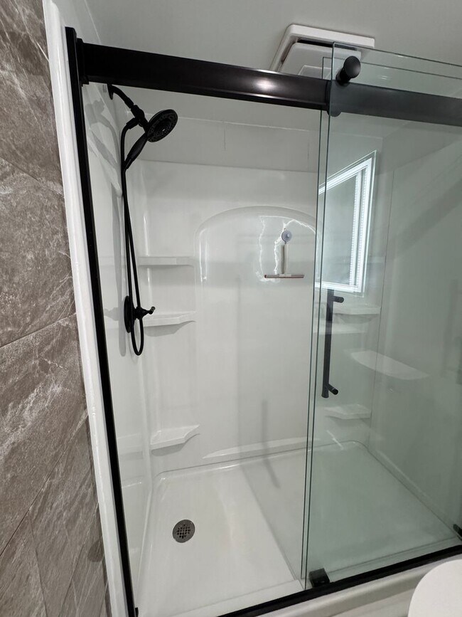 Building Photo - Spacious 2-Bedroom, 2-Bath Condo in Guard-Gated Community