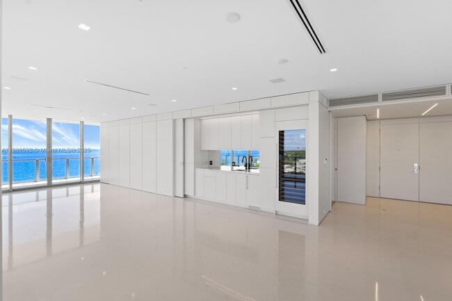Building Photo - 350 Ocean Dr