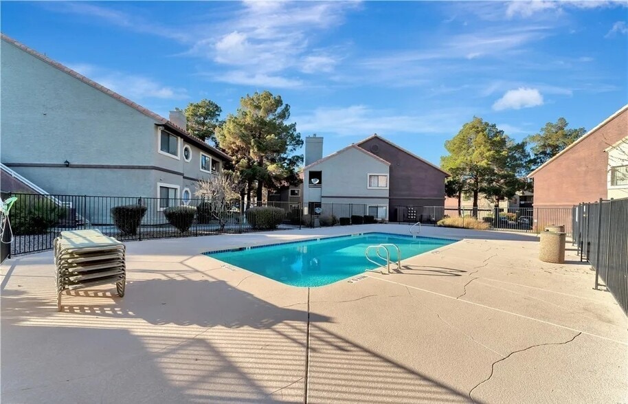 Building Photo - 5076 S Rainbow Blvd
