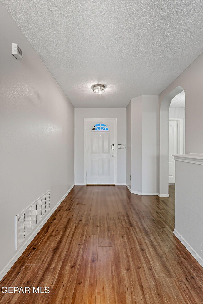 Building Photo - 6933 Jericho Tree Dr