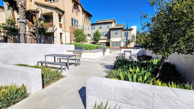 Building Photo - CIELO DR RANCHO CUCAMONGA 91739 (3 BED / 3.5 BATH)