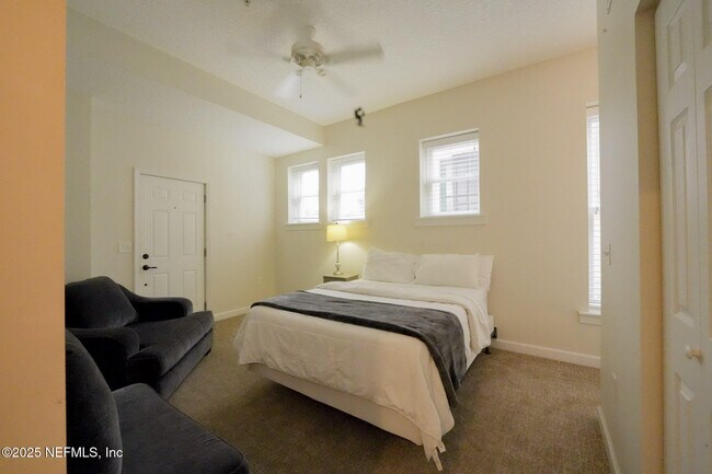 Building Photo - 115 W 2nd St