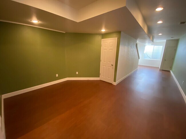 Building Photo - Three bathroom three bedroom home for rent