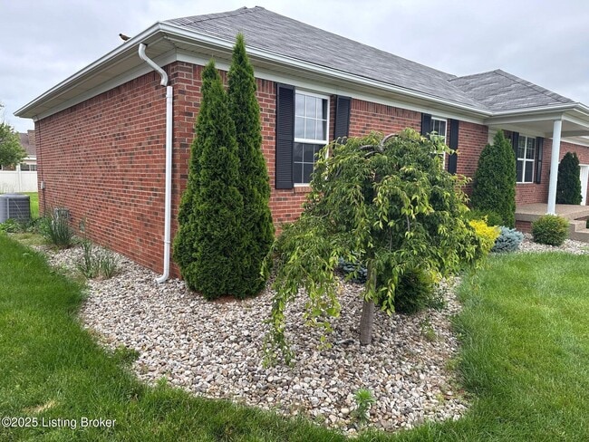 Building Photo - 576 Circle Valley Dr