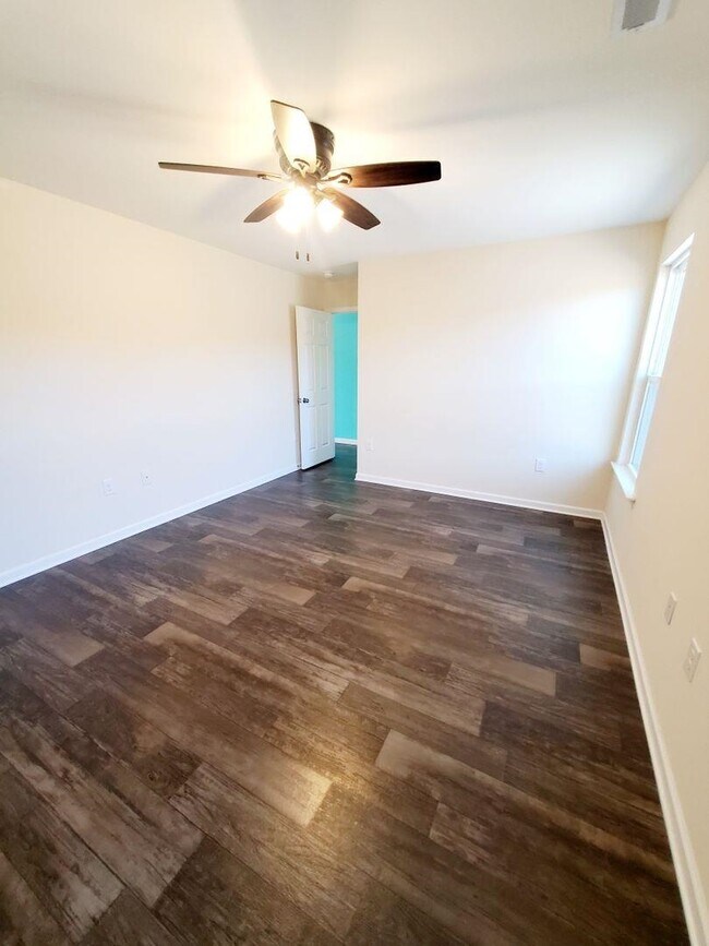 Building Photo - 1410 Boker Rd