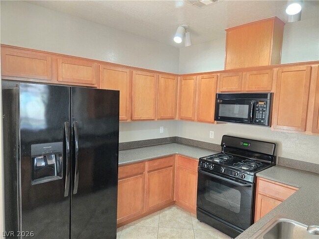 Building Photo - 6868 Sky Pointe Dr