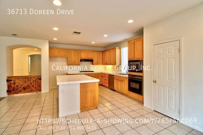 Building Photo - 36713 Doreen Dr