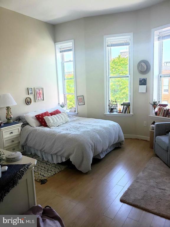 Building Photo - 445 E Fort Ave