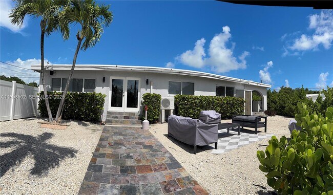 Building Photo - 1301 Grouper Dr