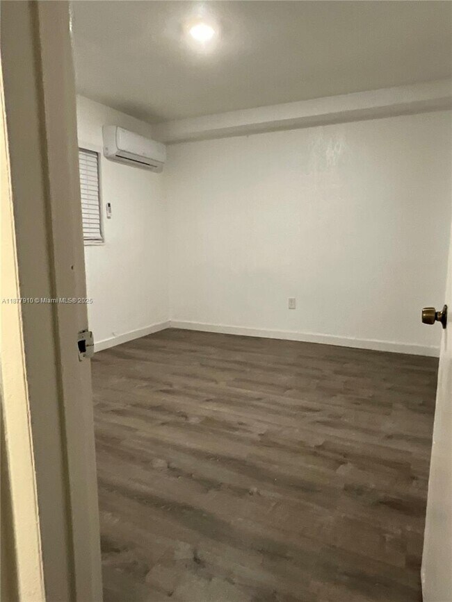 Building Photo - 3333 NW 5th Ave