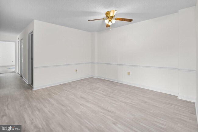Building Photo - 5300 Holmes Ln