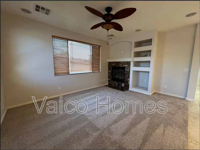 Building Photo - 1305 E Nightingale Ln