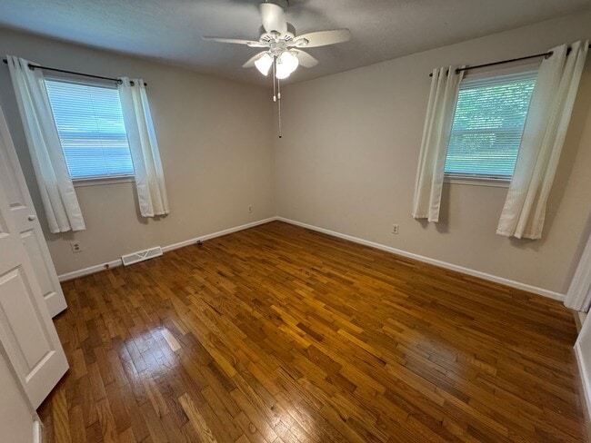 Building Photo - Nice 3/2 House in Lindale- $1,495