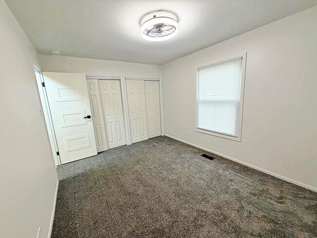 Building Photo - 440 Lear Ct