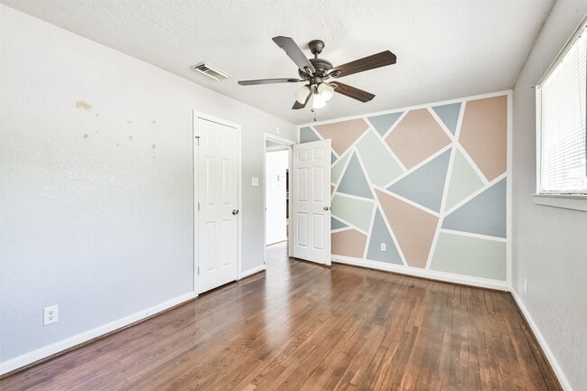 Building Photo - 7106 Pinetex Dr