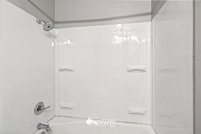 Building Photo - 403 Dogwood Ln