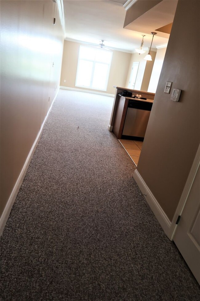 Building Photo - Available August 2025! 3BR/2BA includes pa...