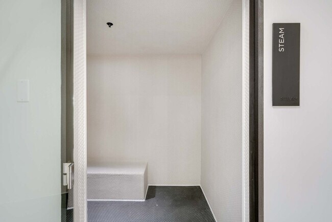 Building Photo - 225 N Miami Ave