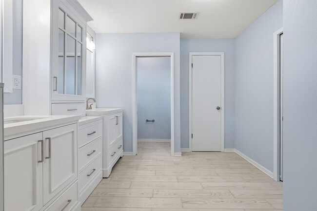 Building Photo - 120 Dyer St