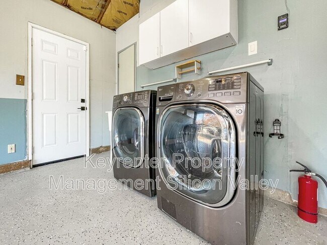 Building Photo - 803 Corlista Dr