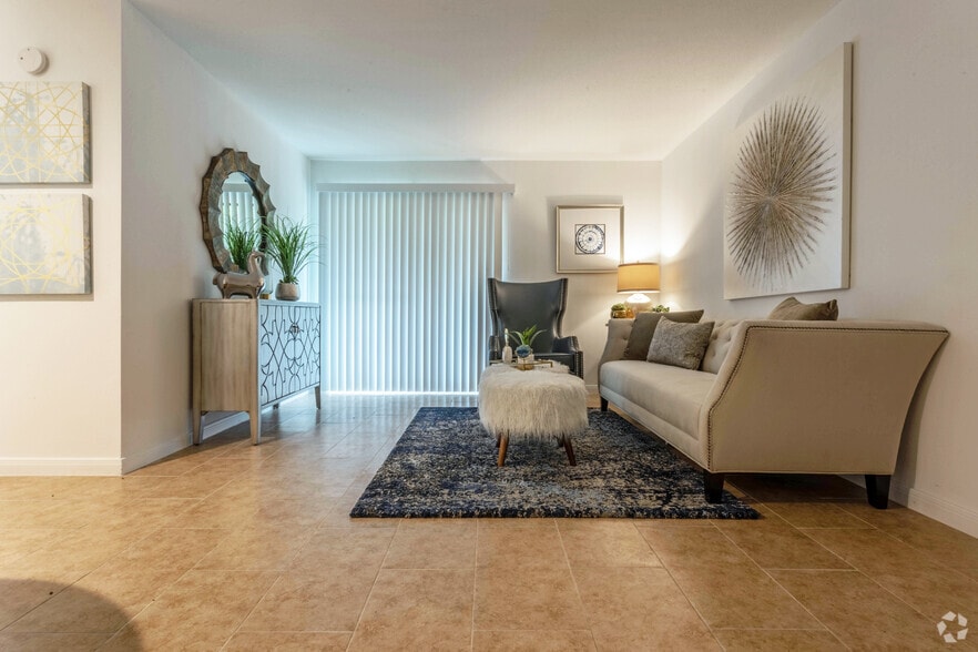 Living Room - Kingwood Lakes