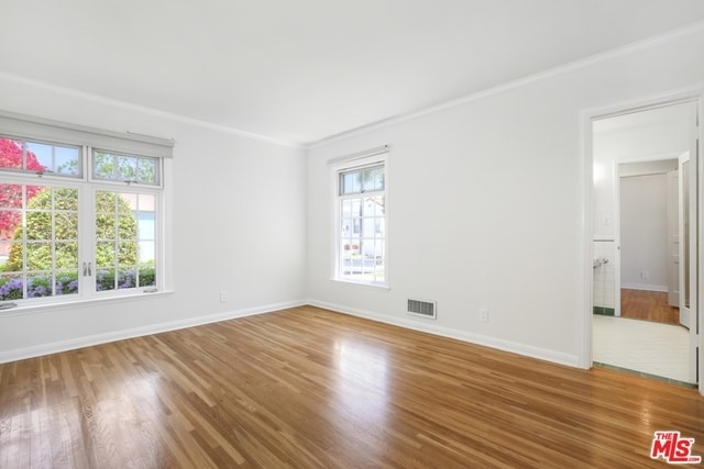 Building Photo - 2675 Glendower Ave