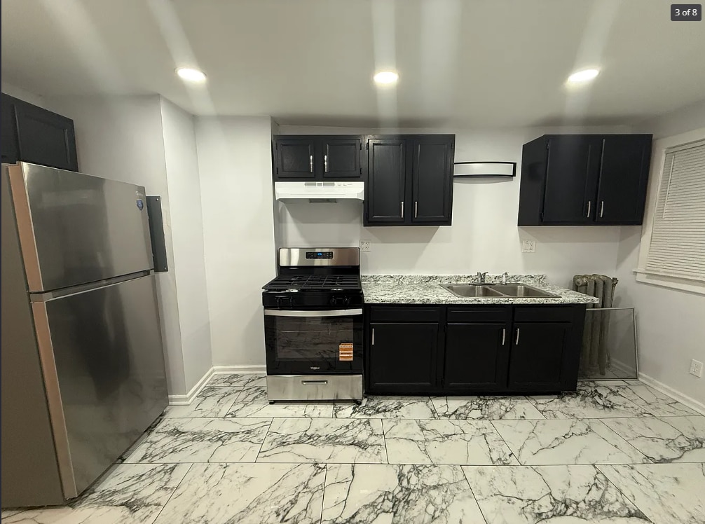 Building Photo - 11 Mather St