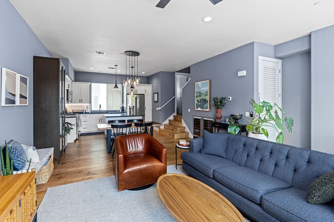 Building Photo - Modern, Stylish Furnished Townhome in Down...