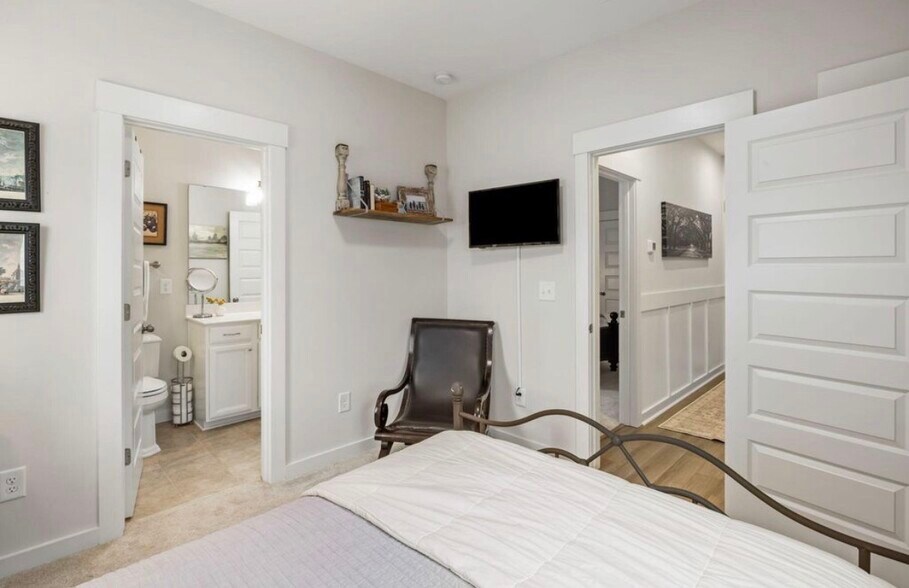 Building Photo - 267 Summers Dr