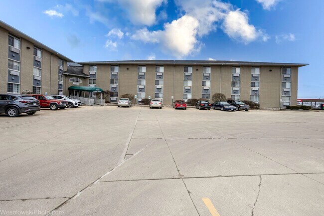 Building Photo - 3305 Sunset Ave