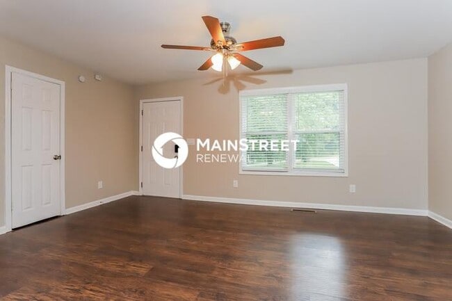 Building Photo - 4 Bedroom Pet-Friendly Home in WOODSTOCK, ...