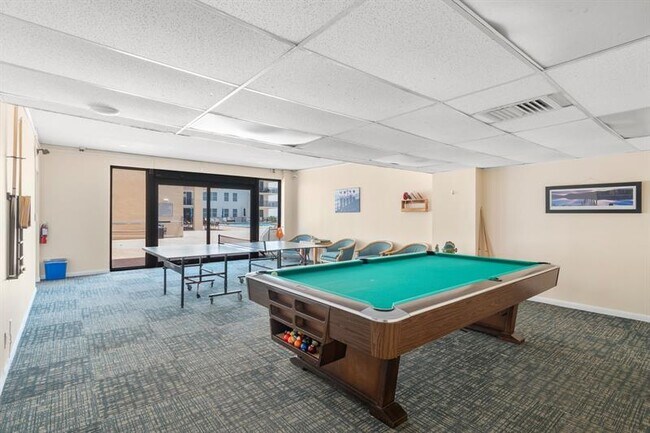 Building Photo - 1149 Hillsboro Mile