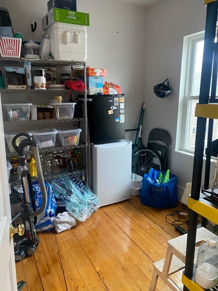 Building Photo - 44 Mozart St