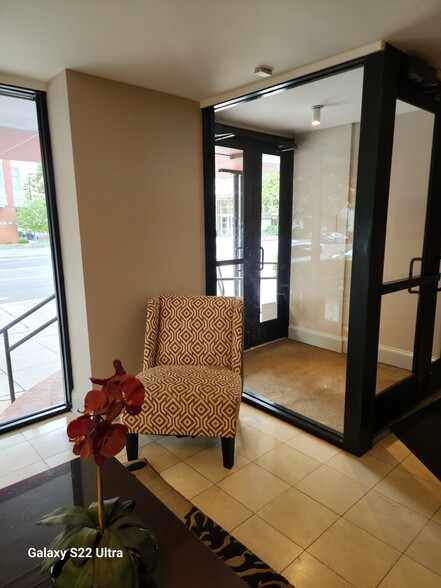 Lobby area - 1245 13th St NW