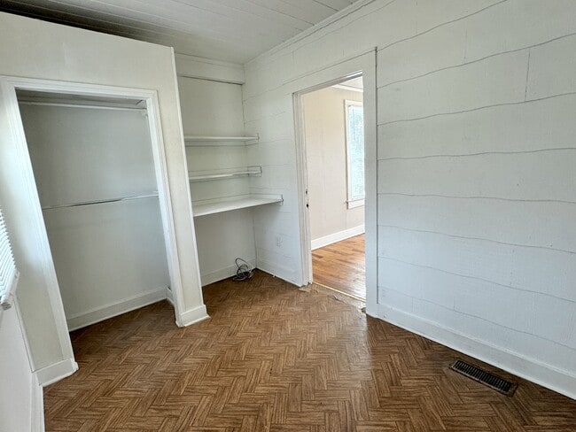 Building Photo - 5 W Marion Rd