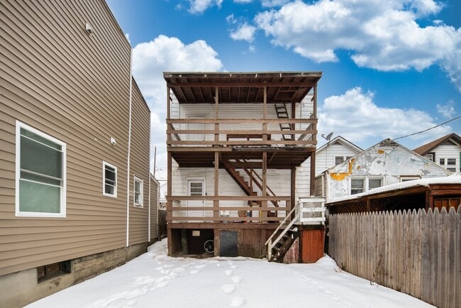 Building Photo - 1534 5th Ave