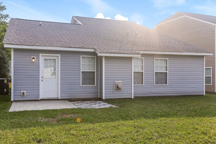 Building Photo - 4214 Broadstairs Dr SW