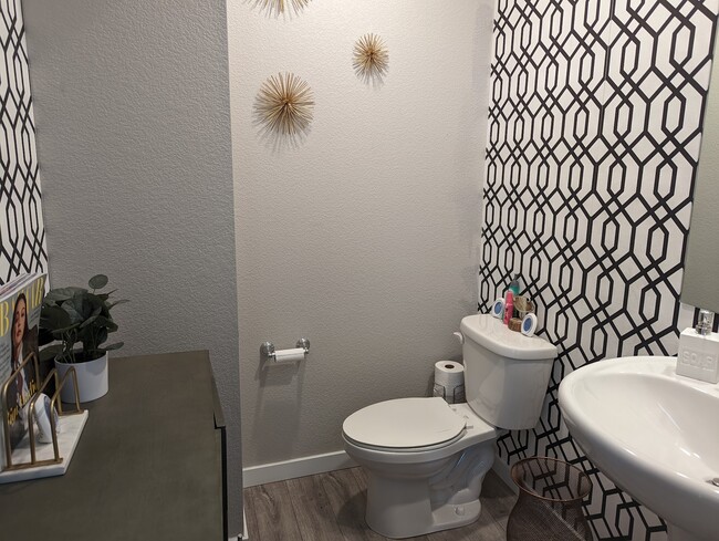 Building Photo - 1621 West 67th Cir