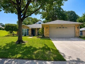 Building Photo - 601 Ascot Dr