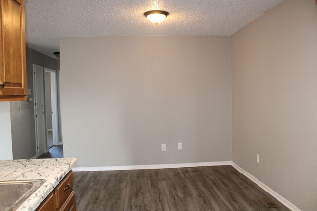 Building Photo - Putnam City Schools